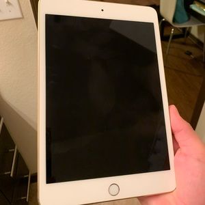 ipad mini 4 barely used!